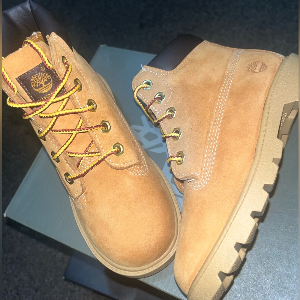 Timberland Classic 6inch water proof Boots Size 10 Toddler Comes in original Box